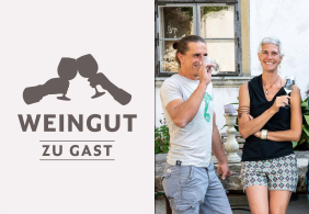 Links Logo mit anstoßenden Gläsern, rechts zwei Personen beim Weinverkosten.
