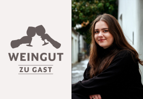 Ein lächelnde Person draußen und ein Logo mit anstoßenden Gläsern.