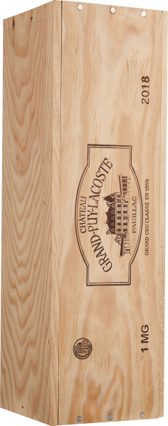 Holzkiste mit geprägtem Logo und Text; helles, natürliches Holzdesign.