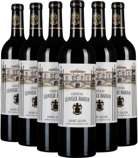 Sechs elegante Weinflaschen mit klassisch gestalteten Etiketten und goldenen Details.