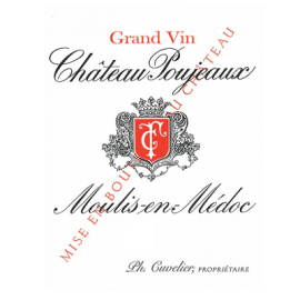 Elegantes Weinetikett mit rotem Wappen und geschwungener Schrift auf weißem Hintergrund.