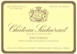 Elegantes Weinetikett mit Wappen und klassischer Schrift auf beiger Hintergrundfarbe.