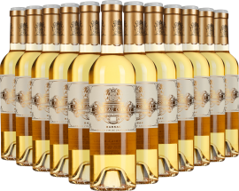 Zwölf goldene Weine mit reich verzierten Etiketten und glänzenden Kapseln.