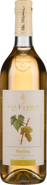 Klarglasflasche mit hellem Getränk und illustriertem Traubenetikett.