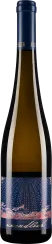 Schlanke Weinflasche mit dunklem blauen Hals und elegantem Etikett, das ein kosmisches Motiv mit Punkten und Wolken zeigt. Die Flasche hat eine klare, stilvolle Gestaltung.