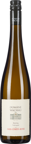 Braune Weinflasche mit cremefarbenem Etikett und schwarzem Schraubverschluss.