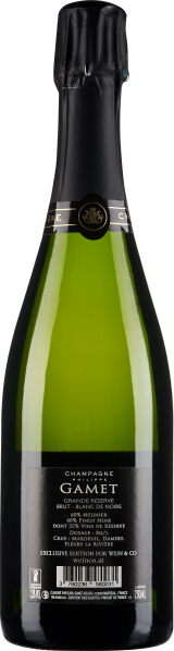 Grüne Champagnerflasche mit schwarzem Etikett und goldenen Akzenten.