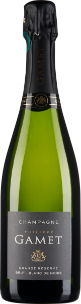 Grüne Weinflasche mit schwarzem Etikett und goldenen Akzenten, elegant gestaltet.