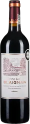 Eine elegante Flasche Rotwein mit dunkelrotem Etikett, verziert mit einem stilisierten Bild eines Herrenhauses und goldenen Schriftzügen. Die Flasche hat einen burgunderfarbenen Hals mit goldenem Rand.