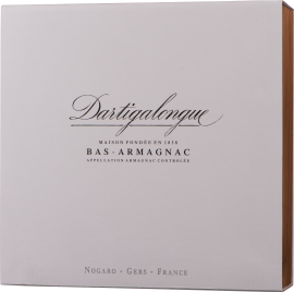 Elegante, minimalistisch gestaltete Verpackung mit schwarzer Schrift auf weißem Hintergrund.