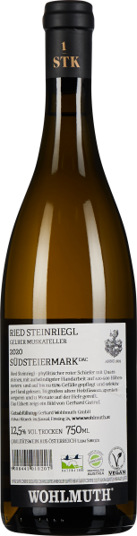 Durchsichtige Weinflasche mit schwarzem Verschluss und weißem Etikett, goldene Akzente.