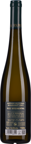 Schlanke Flasche mit grünem Etikett und schwarzem Verschluss, elegantes Design.