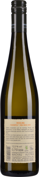 Grüne Weinflasche mit Etikett und schwarzem Schraubverschluss.