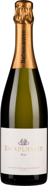 Sektflasche mit goldener Kapsel und elegantem Etikett.