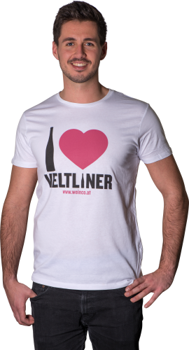 Mann trägt weißes T-Shirt mit Herz und Flaschenmotiv.