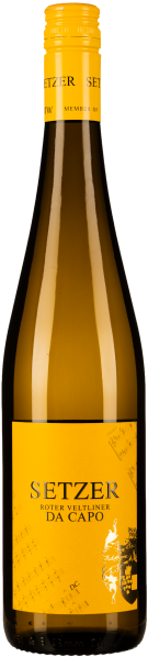 Gelbes Etikett auf schlichter Weinflasche, elegantes Design mit musikalischen Noten als Dekor.