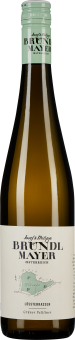Eine schlanke Weinflasche mit hellgrünem Schraubverschluss und einem cremefarbenen Etikett, das eine stilisierte Karte zeigt. Der Wein selbst hat eine helle, goldene Farbe.