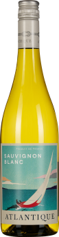 Flasche Sauvignon Blanc mit silbernem Schraubverschluss; das Etikett zeigt ein stilisiertes Segelboot vor einem farbigen Horizont.