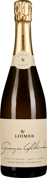 Goldenes Etikett, elegante Champagnerflasche, minimalistisches Design.