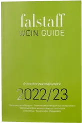 Helles, limettengrünes Buchcover mit weißer und schwarzer Schrift; minimalistisches Design des Falstaff Wein Guides.