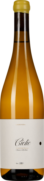 Die Weinflasche zeigt einen klaren, bernsteinfarbenen Wein mit einem dezenten weißen Etikett und einem gelben Flaschenverschluss.