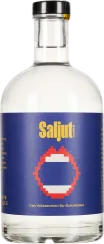 Eine klare Flasche mit einem rundlichen Körper, einem zylindrischen Hals und einem schwarzen Verschluss. Das Etikett ist blau mit auffälligem gelbem und rotem Druck, auf dem eine grafische Pixel-Darstellung zentriert ist.
