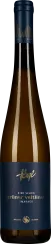 Das Bild zeigt eine Weinflasche mit dunkelblauem Etikett und goldener Schrift. Die Flasche hat eine schlanke, elegante Form und der Verschluss ist ebenfalls in dunklem Blau gehalten.