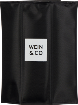 Schwarze, strukturierte Flaschentasche mit weißem Logo in der Mitte.