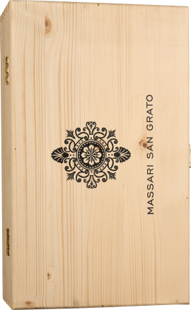 Holzkiste mit schwarzem, filigranem Ornament und vertikaler Schrift.