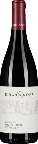 Weinflasche mit rotem Verschluss und eleganter, weißer Etikettengestaltung.