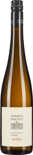 Braune Weinflasche mit schwarzem Schraubverschluss und cremefarbenem Etikett.