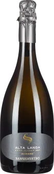 Dunkle Sektflasche mit silbernem Hals und elegantem Etikett.