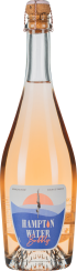 Flasche mit blassroséfarbenem Schaumwein und verkorktem Verschluss.