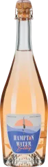 Flasche mit blassroséfarbenem Schaumwein und verkorktem Verschluss.