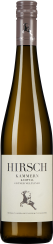 Eine Weinflasche mit olivgrünem Glas und einem braunen Schraubverschluss. Das Etikett ist beige mit schwarzem Text und einem Hirschmotiv.