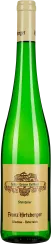 Grüne Weinflasche mit einem cremefarbenen Etikett, verziert mit goldenen Illustrationen und schwarzer Schrift.