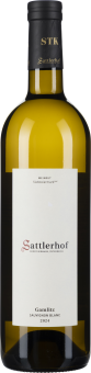 Klare Weinflasche mit schwarz-goldenem Hals und weißem Etikett.