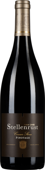 Dunkle Weinflasche mit elegantem, schwarz-goldenem Etikett und glänzendem Verschluss, edel und modern präsentiert.