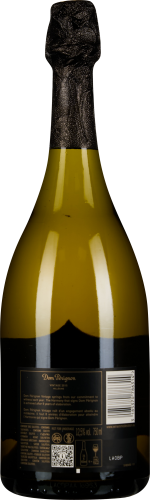 Flasche mit schwarzer Kapsel und Etikett auf dunklem Glas.