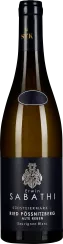 Eine elegante Weinflasche mit tiefgrünem Glas und einem dunkelblauen Etikett, das ein silbernes Wappen ziert. Der Flaschenhals ist mit einer schwarzen Kapsel überzogen, auf der goldene Buchstaben sichtbar sind.