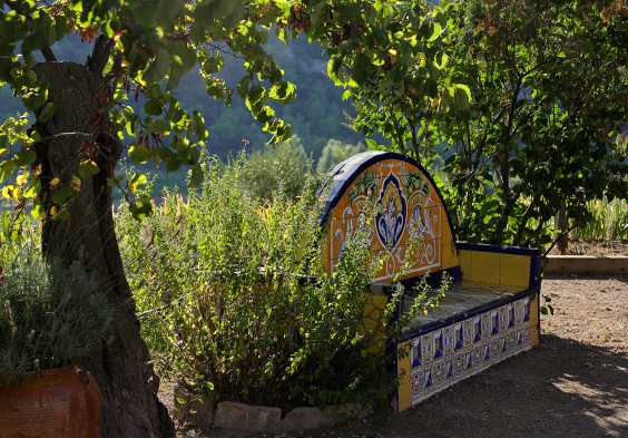 Mas den Gil Bench with traditional ceramic