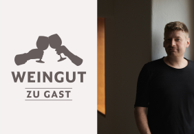 Person auf rechter Seite des Bildes mit Schwarzem Shirt